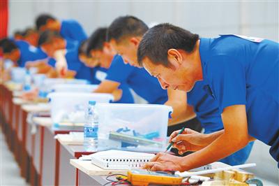 党员引领 凝智求精 473名香洲工匠同台竞技 用实干巧干弘扬“工匠精神”